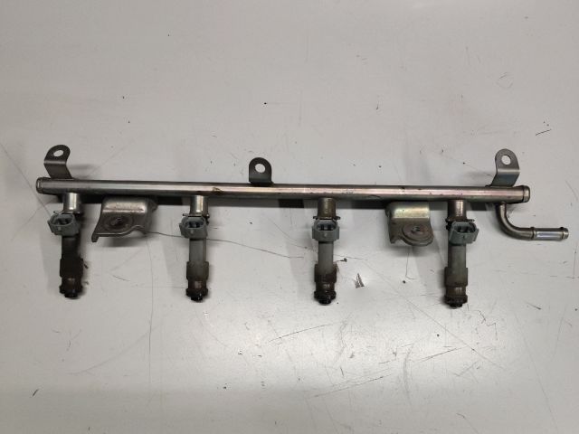 bontott SUZUKI SWIFT III Porlasztó Sor / Híd