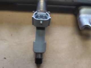 bontott SUZUKI SWIFT III Porlasztó Sor / Híd