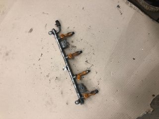 bontott SUZUKI SWIFT III Porlasztó Sor / Híd