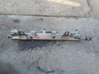 bontott SUZUKI SWIFT III Porlasztó Sor / Híd