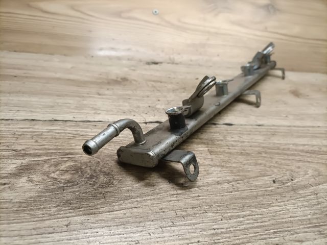 bontott SUZUKI SWIFT III Porlasztó Sor / Híd