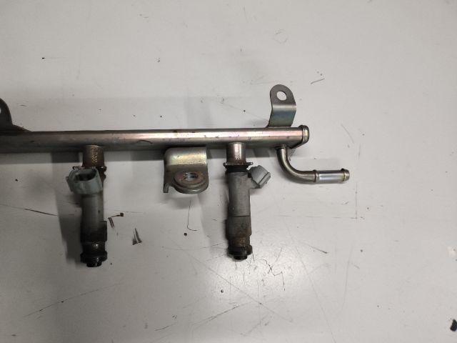 bontott SUZUKI SWIFT III Porlasztó Sor / Híd