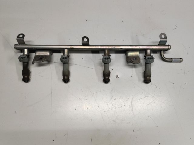 bontott SUZUKI SWIFT III Porlasztó Sor / Híd