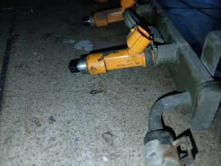 bontott SUZUKI SWIFT III Porlasztó Sor / Híd