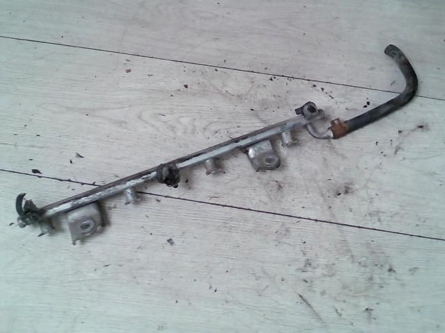 bontott SUZUKI SWIFT III Porlasztó Sor / Híd