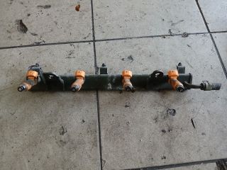 bontott SUZUKI SWIFT III Porlasztó Sor / Híd