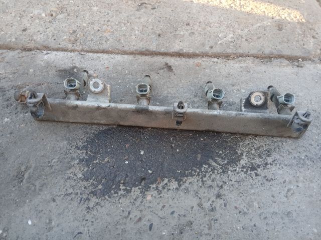 bontott SUZUKI SWIFT III Porlasztó Sor / Híd