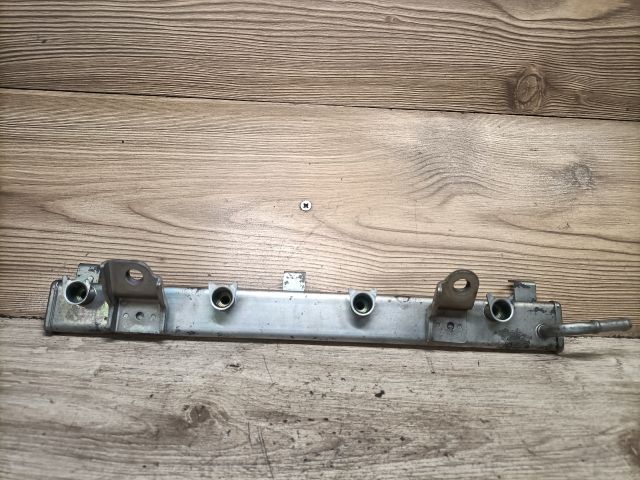 bontott SUZUKI SWIFT III Porlasztó Sor / Híd