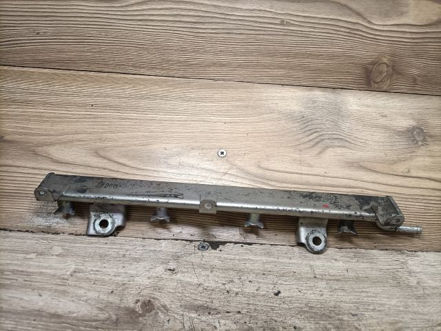 bontott SUZUKI SWIFT III Porlasztó Sor / Híd