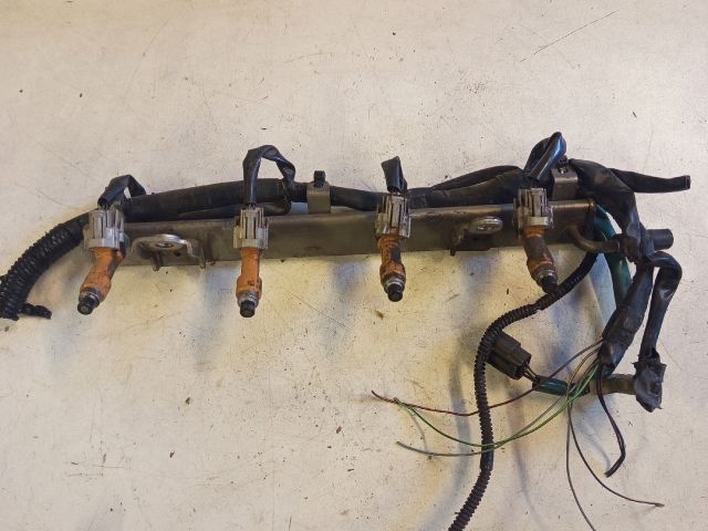 bontott SUZUKI SWIFT III Porlasztó Sor / Híd