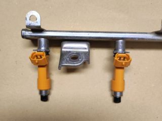 bontott SUZUKI SWIFT III Porlasztó Sor / Híd