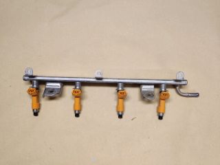 bontott SUZUKI SWIFT III Porlasztó Sor / Híd