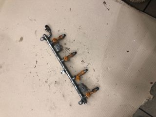 bontott SUZUKI SWIFT III Porlasztó Sor / Híd