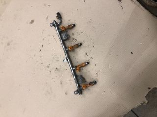 bontott SUZUKI SWIFT III Porlasztó Sor / Híd