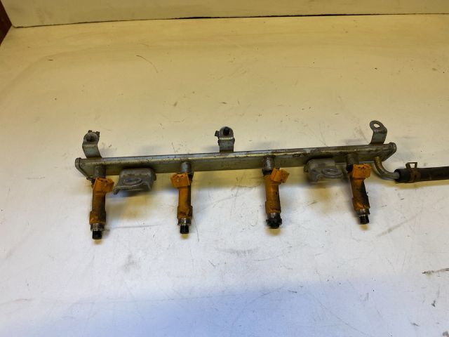 bontott SUZUKI SWIFT III Porlasztó Sor / Híd