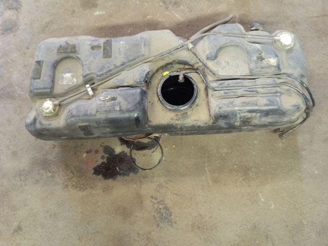 bontott SUZUKI SWIFT III Tank