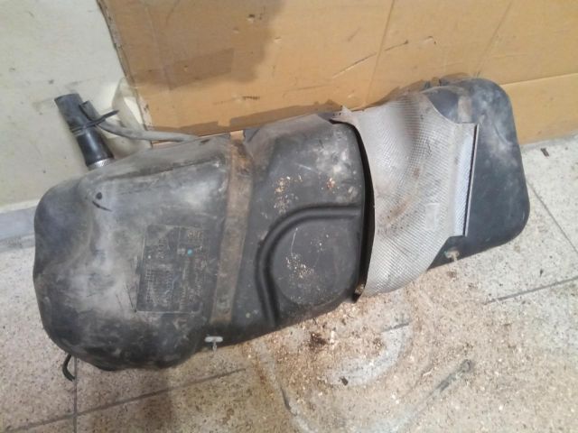 bontott SUZUKI SWIFT III Tank