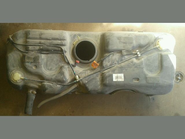 bontott SUZUKI SWIFT III Tank