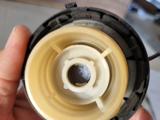 bontott SUZUKI SWIFT III Tanksapka