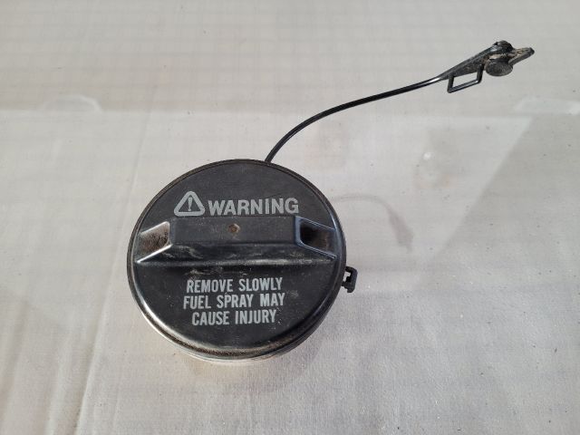 bontott SUZUKI SWIFT III Tanksapka