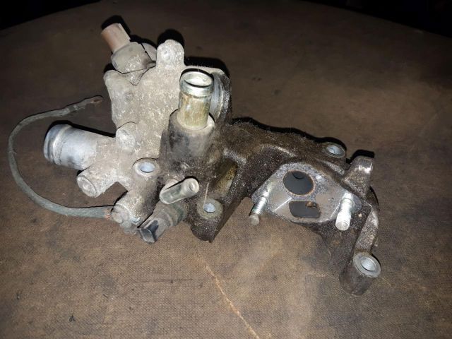 bontott SUZUKI SWIFT III Termosztátház