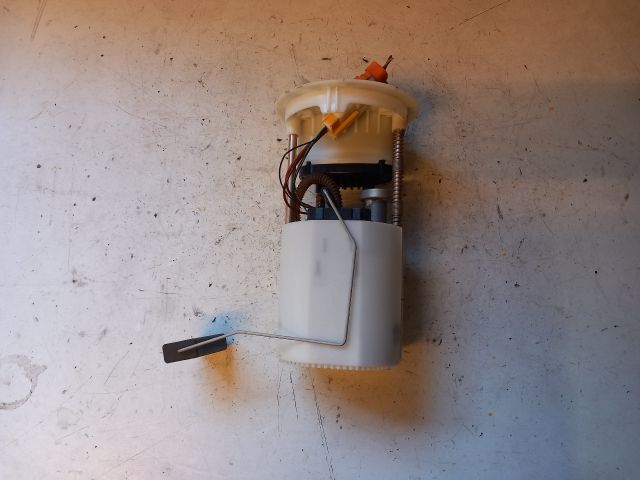 bontott SUZUKI SWIFT III Üzemanyag Szivattyú