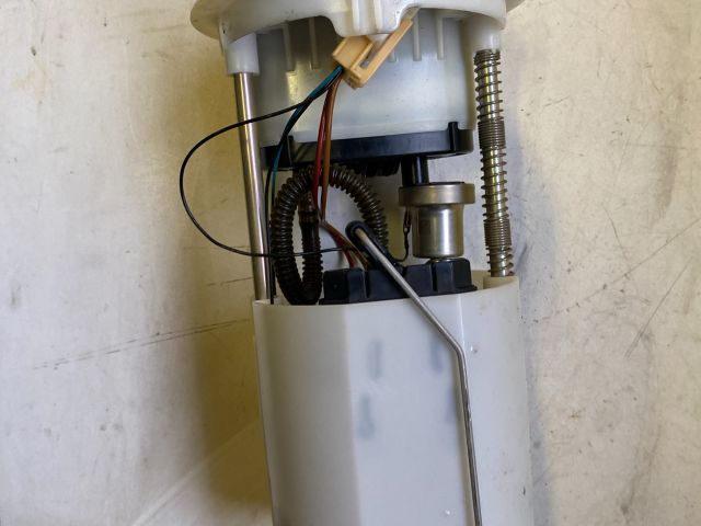 bontott SUZUKI SWIFT III Üzemanyag Szivattyú