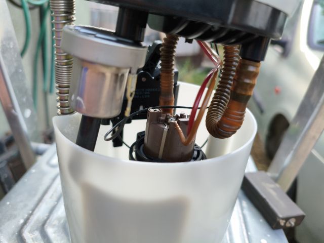 bontott SUZUKI SWIFT III Üzemanyagszint Jeladó