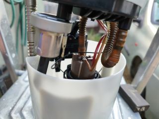 bontott SUZUKI SWIFT III Üzemanyagszint Jeladó