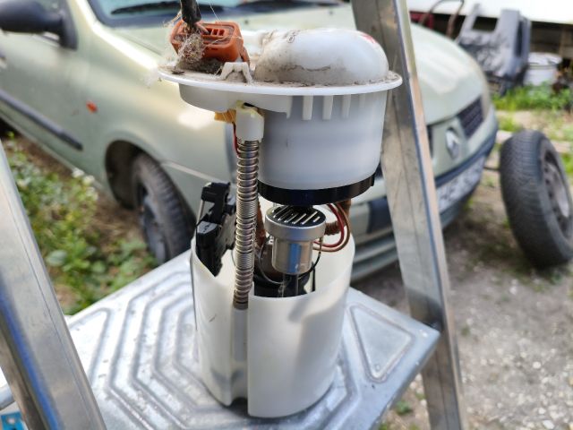 bontott SUZUKI SWIFT III Üzemanyagszint Jeladó