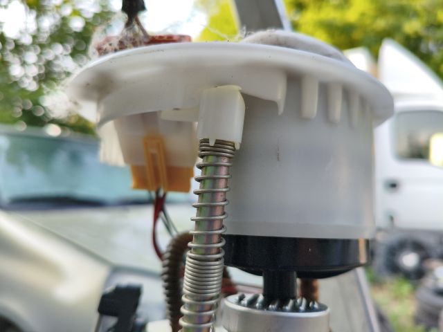 bontott SUZUKI SWIFT III Üzemanyagszint Jeladó