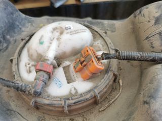 bontott SUZUKI SWIFT III Üzemanyagszint Jeladó