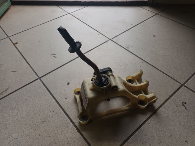 bontott SUZUKI SWIFT III Váltókar (Mechanikus)