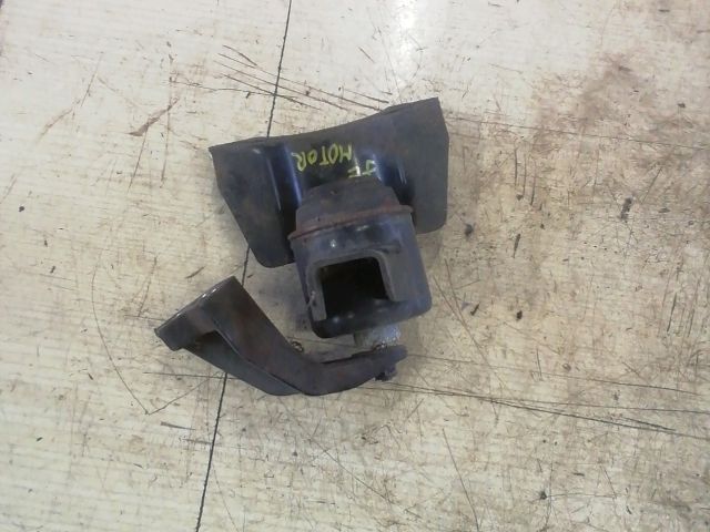 bontott SUZUKI SWIFT III Motor Tartó Bak Jobb