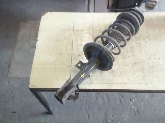 bontott SUZUKI SWIFT III Bal első Gólyaláb (Lengécsillapító, Rugó)