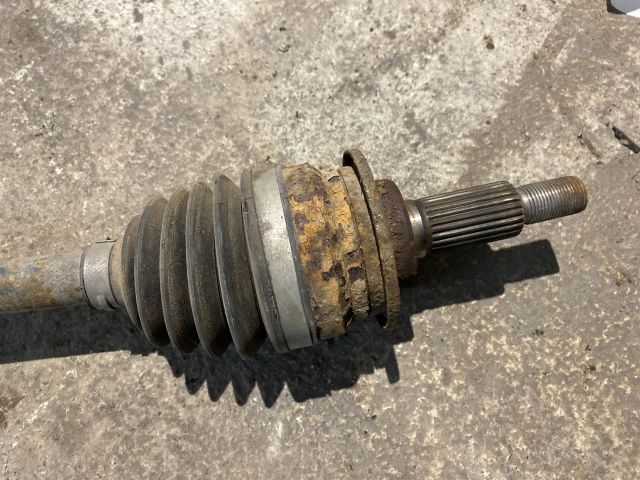 bontott SUZUKI SWIFT III Bal Féltengely