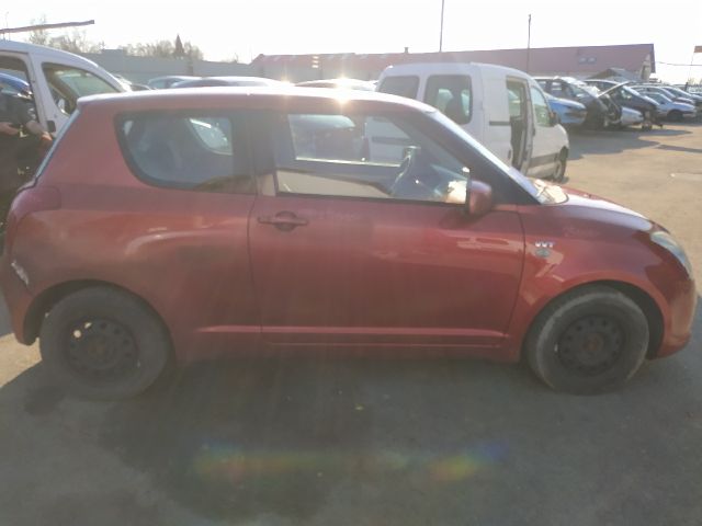 bontott SUZUKI SWIFT III Biztosítéktábla Motortér