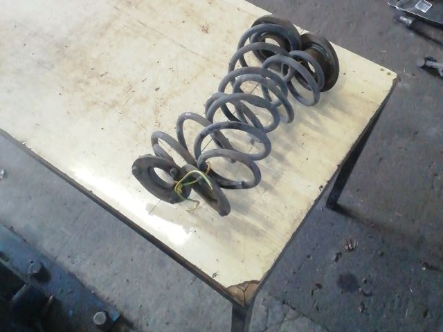 bontott SUZUKI SWIFT III Hátsó Rugó Pár