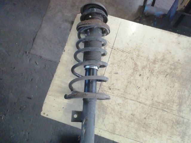 bontott SUZUKI SWIFT III Jobb első Gólyaláb (Lengécsillapító, Rugó)