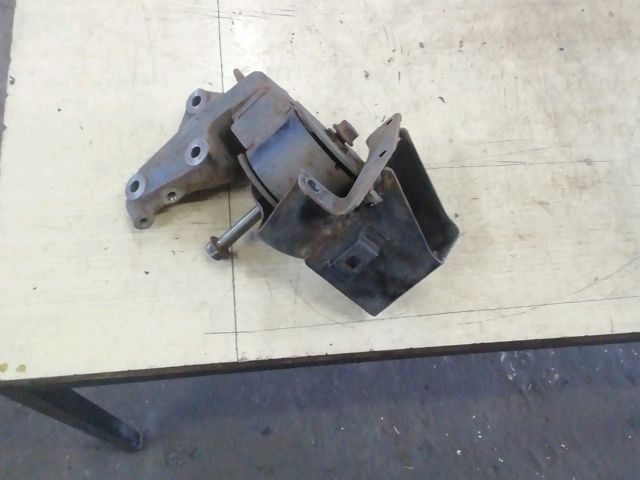 bontott SUZUKI SWIFT III Motor Tartó Bak Bal