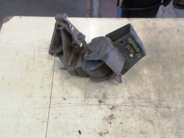 bontott SUZUKI SWIFT III Motor Tartó Bak Bal