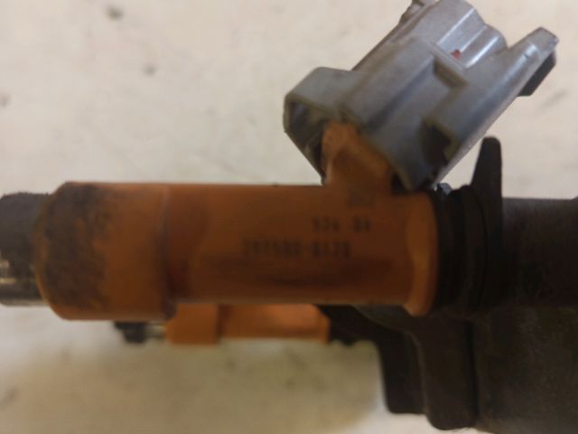 bontott SUZUKI SWIFT III Porlasztó Sor / Híd