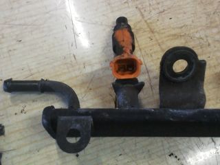 bontott SUZUKI SWIFT III Porlasztó Sor / Híd