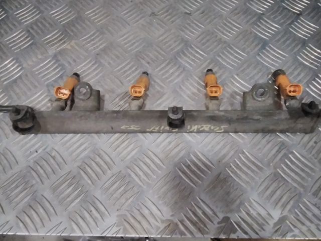 bontott SUZUKI SWIFT III Porlasztó Sor / Híd