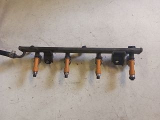 bontott SUZUKI SWIFT III Porlasztó Sor / Híd