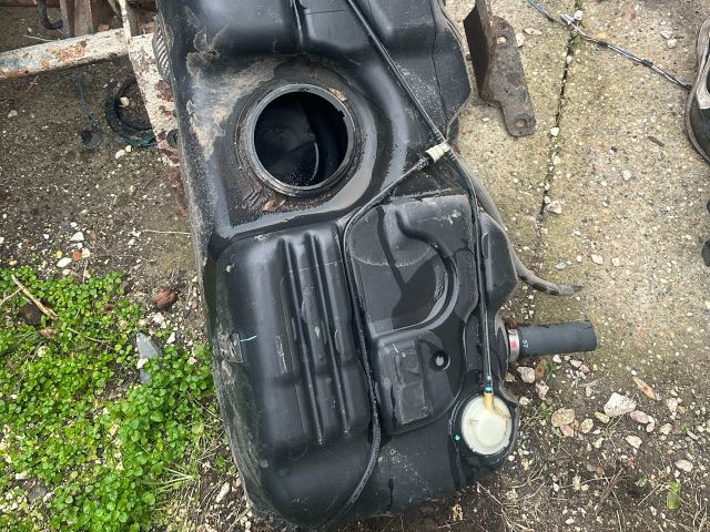 bontott SUZUKI SWIFT III Tank