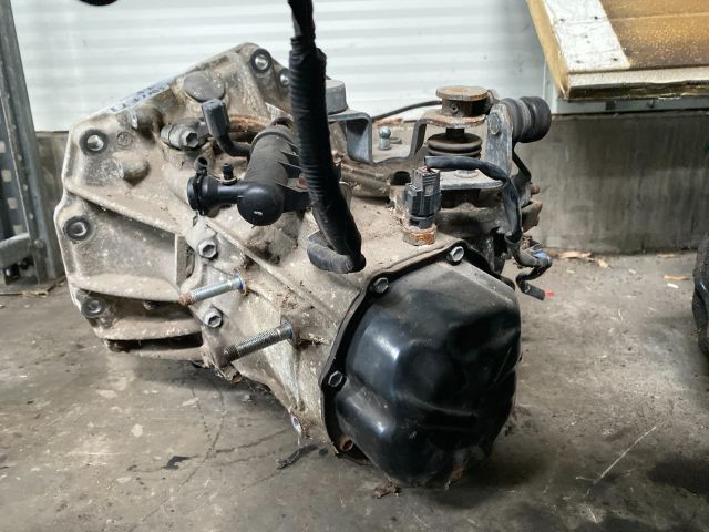 bontott SUZUKI SWIFT III Váltó (Mechanikus)