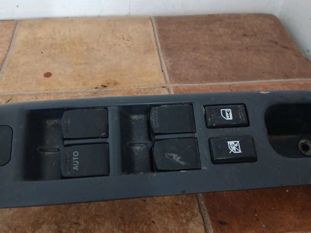 bontott SUZUKI SWIFT III Ablakemelő Kapcsoló Négyes / Kettes
