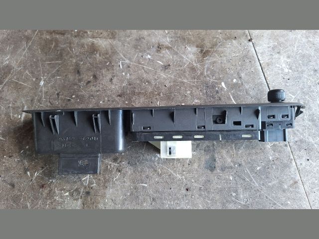 bontott SUZUKI SWIFT III Ablakemelő Kapcsoló Négyes / Kettes