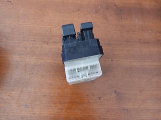 bontott SUZUKI SWIFT III Ablakemelő Kapcsoló Négyes / Kettes